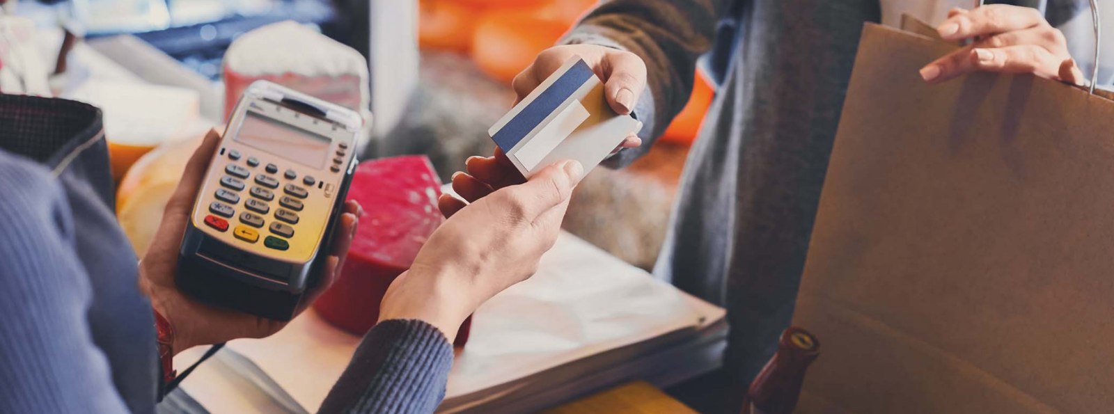 a person paying with their debit/credit card